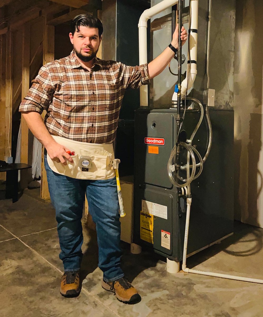 GruntWorkPod's tweet photo. I know it’s passé to go out with a sexy costume for Halloween, but as we enter into our last season of #HomeImprovement, I couldn’t help myself. https://t.co/2KWIoSF1yz