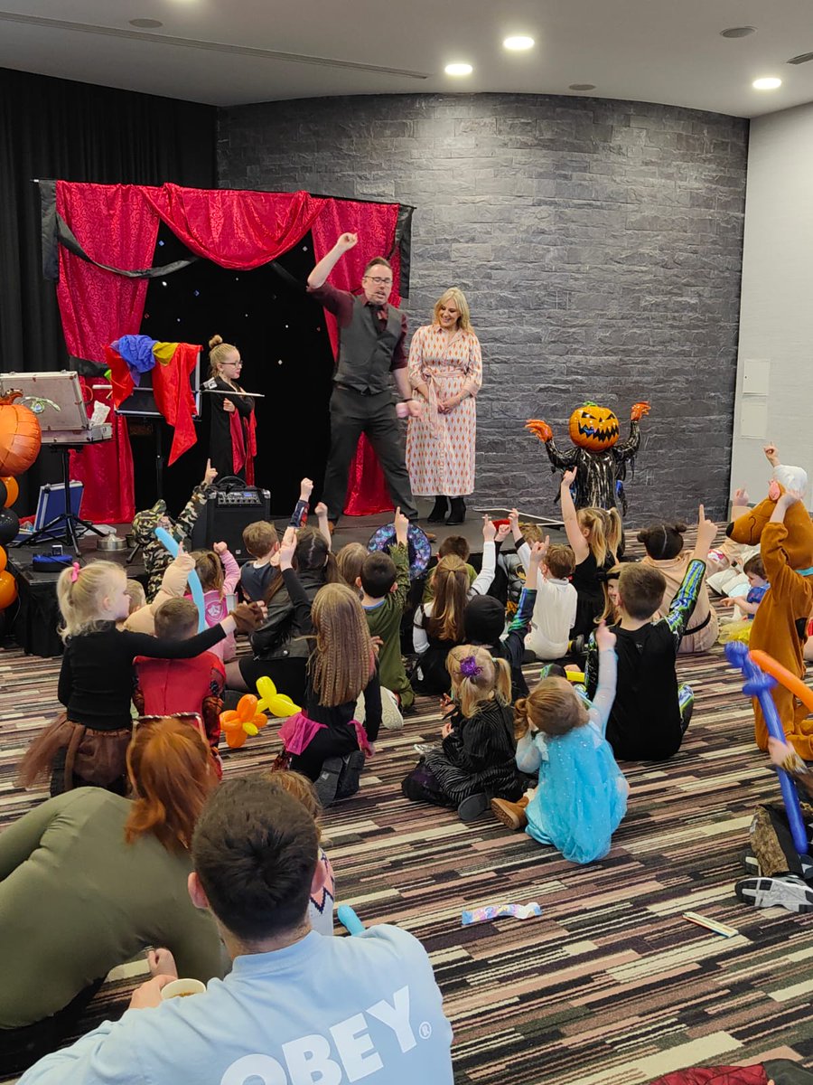 simonsmagicparties tweet media