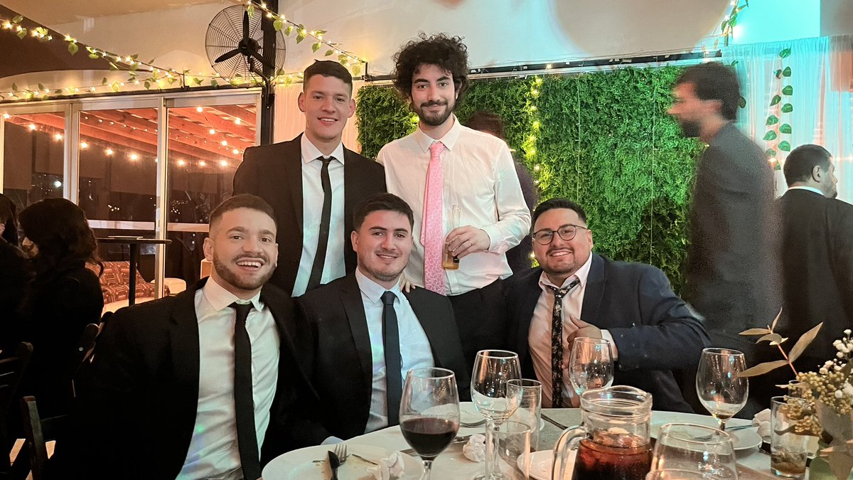 La DYF se pone de gala para el casamiento de <a href="/JuanHolfman/">Juange Holfman</a>. Mientras celebramos la vida… nos planteamos la vuelta 

🔜