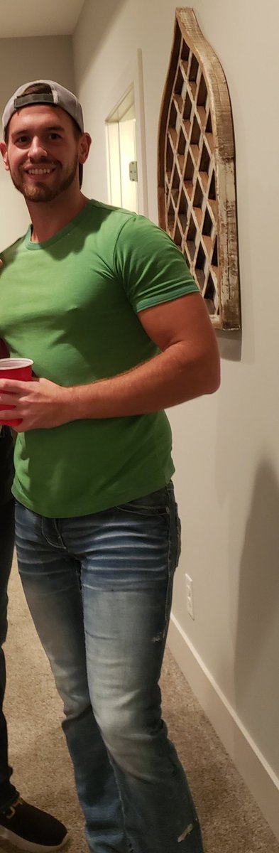 bjangles001's tweet photo. Girl, she thicc again. #gay https://t.co/P3HX029kM1