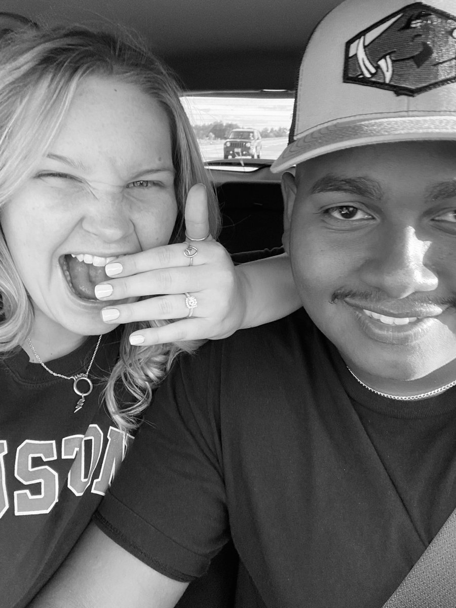 ughhabby's tweet photo. THIS HAPPENED 💍 https://t.co/uujlndLizl
