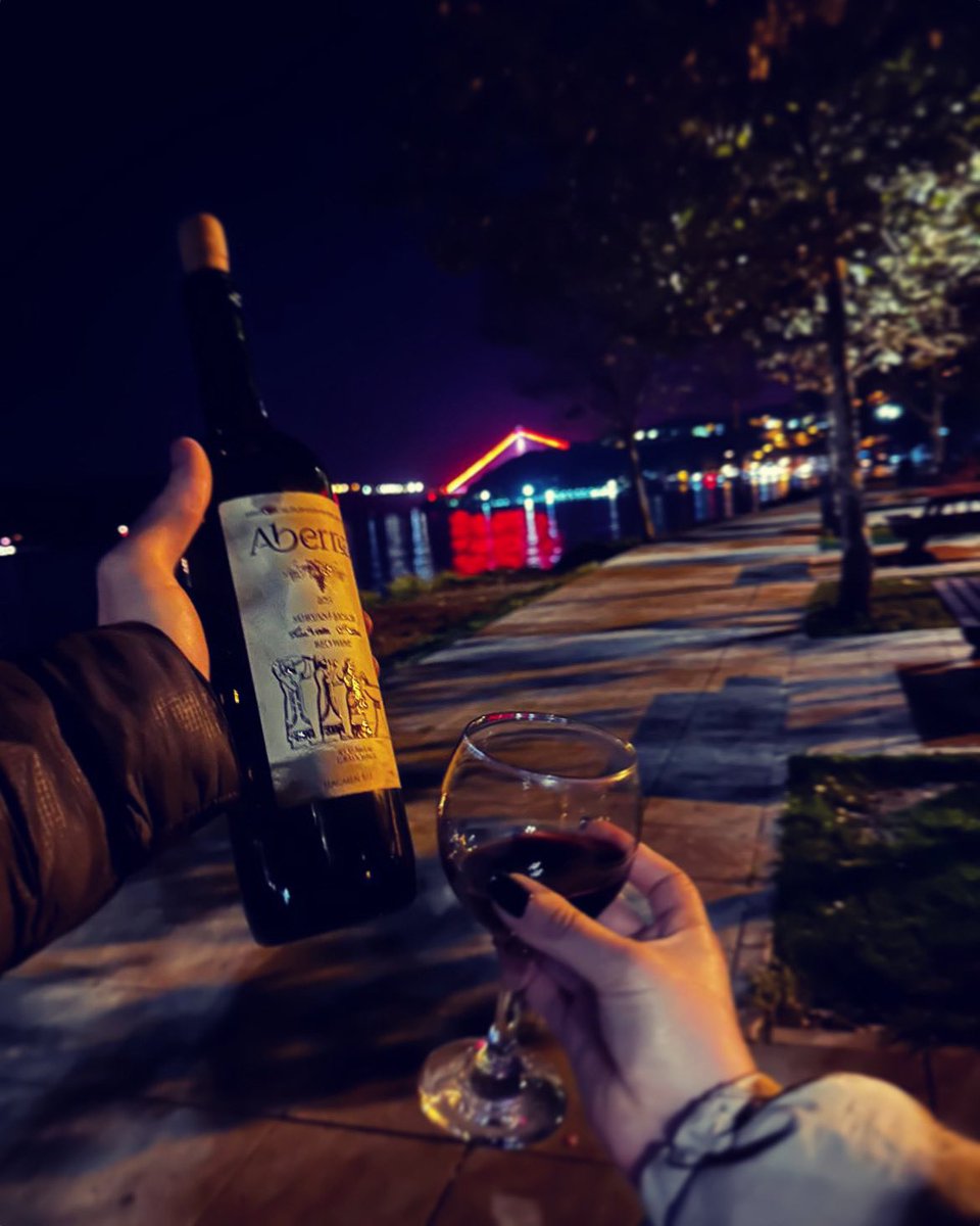 ABERNASARAP's tweet photo. -
“Kitap Okurum İçinde Sen Varsın,
Şarkı Dinlerim İçinde Sen.”
#NazımHikmet
🤗🍷🍀
@ABERNASARAP
#AbernaSüryaniŞarabı
#SüryaniŞarabı #Aberna #Süryani #Şarabı
#Mardin #Midyat #Şarap #Wine #RedWine #Turandin #Manastır #suryanisarabi #süryaniler #süryanikolyesi #ninova https://t.co/hQMkKcOv2E