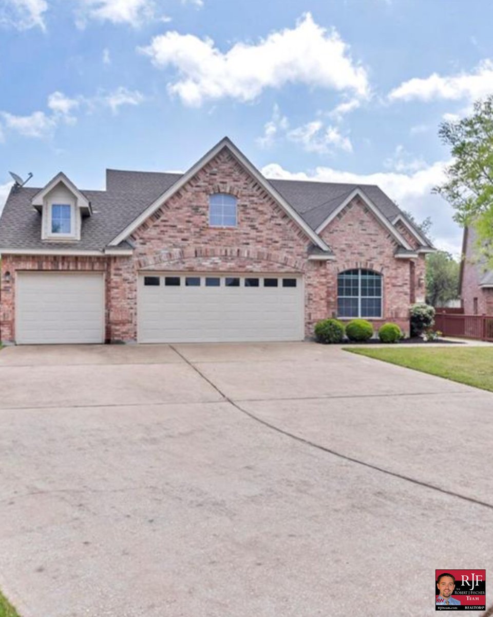 RJFischerTeam's tweet photo. Twin Creeks Country Club home with one of the most sought-after floor plans and a recent price reduction to $500k! 

https://t.co/ubBuzu50Rz
#TwinCreeksCountryClub #TwinCreeksGolfCourse #CedarParkLiving #CedarParkHomesForSale #AustinRealtor #AustinRealEstate #AustinTx #GolfCourse https://t.co/4rpJKPlvBr