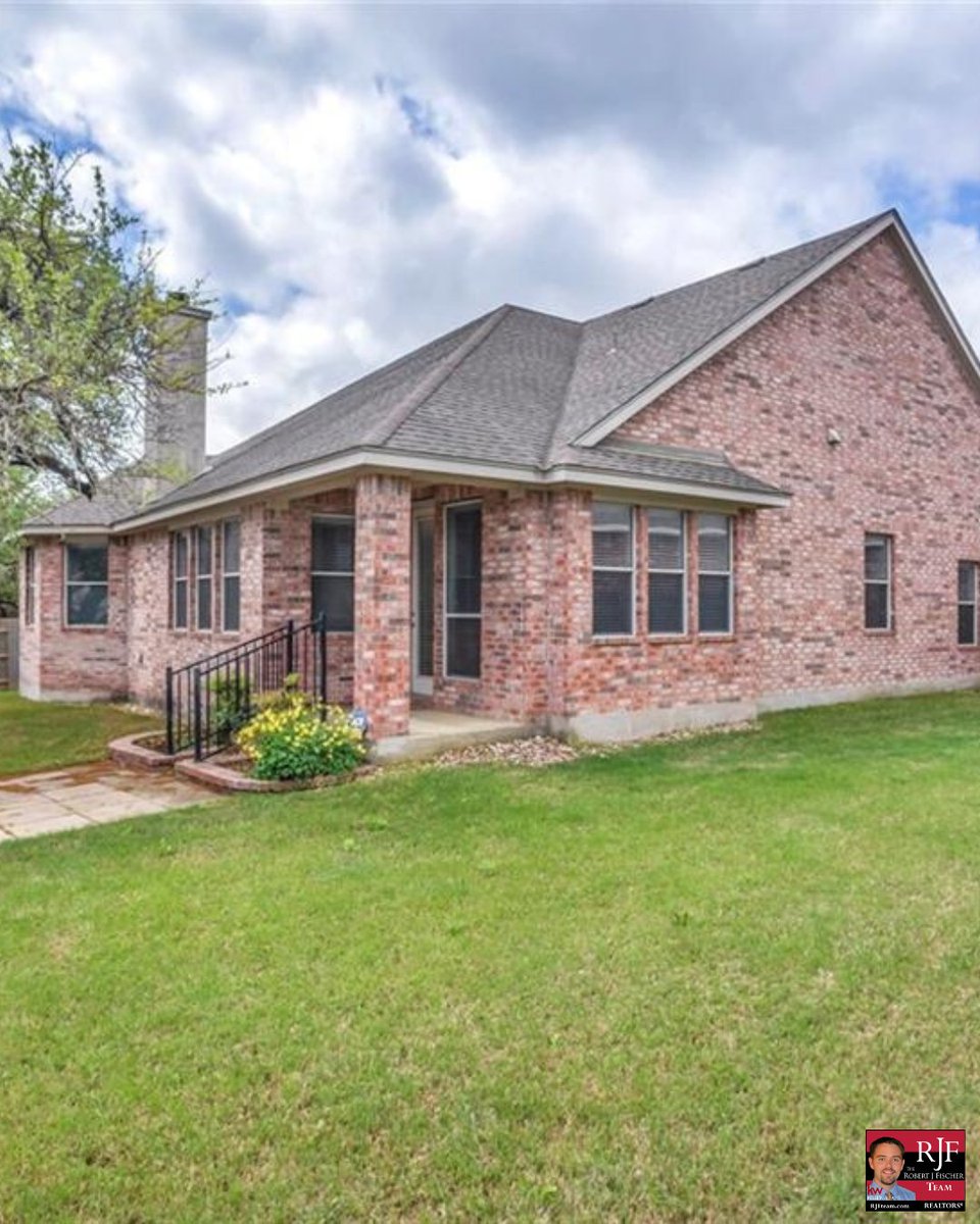 RJFischerTeam's tweet photo. Twin Creeks Country Club home with one of the most sought-after floor plans and a recent price reduction to $500k! 

https://t.co/ubBuzu50Rz
#TwinCreeksCountryClub #TwinCreeksGolfCourse #CedarParkLiving #CedarParkHomesForSale #AustinRealtor #AustinRealEstate #AustinTx #GolfCourse https://t.co/4rpJKPlvBr