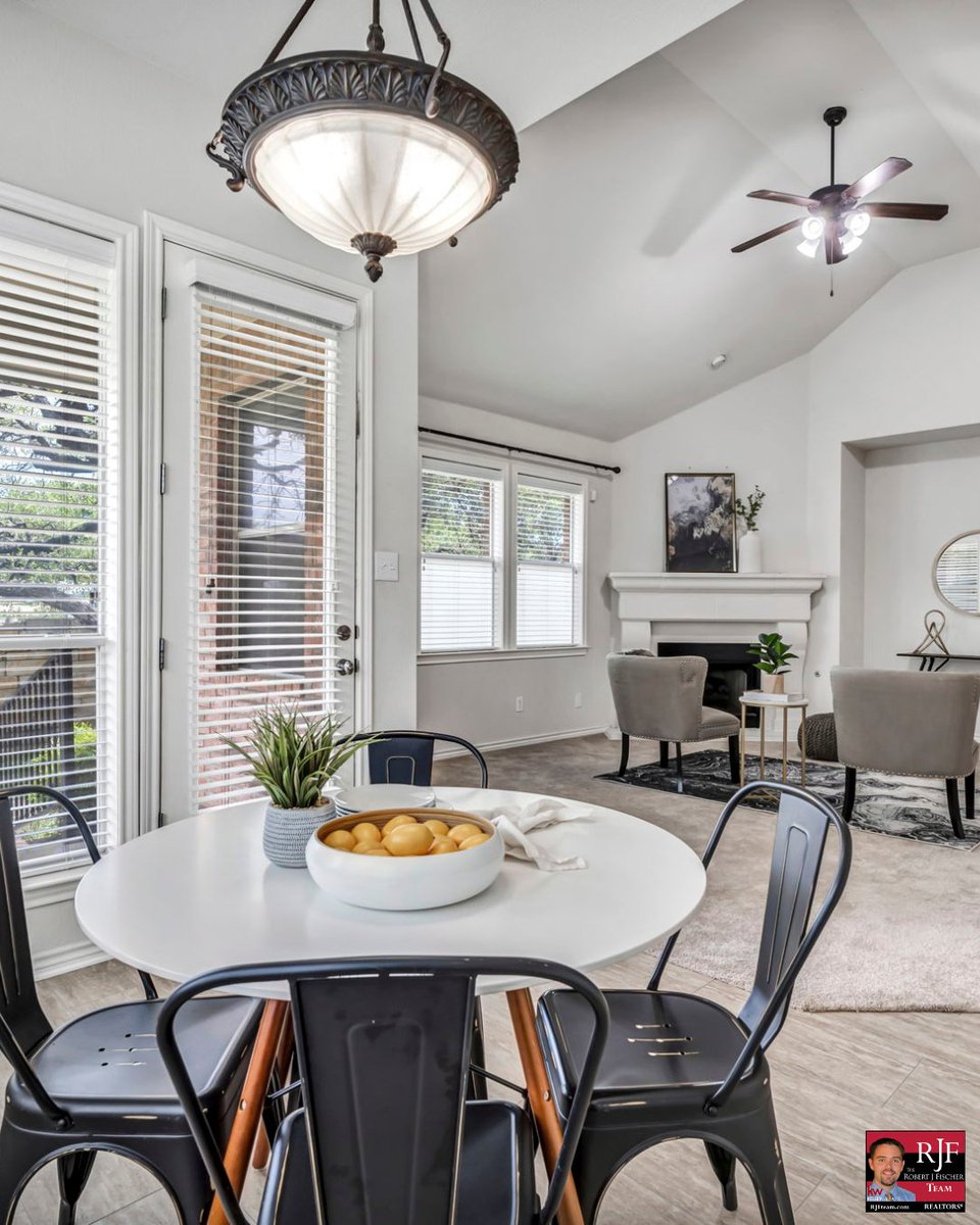 RJFischerTeam's tweet photo. Twin Creeks Country Club home with one of the most sought-after floor plans and a recent price reduction to $500k! 

https://t.co/ubBuzu50Rz
#TwinCreeksCountryClub #TwinCreeksGolfCourse #CedarParkLiving #CedarParkHomesForSale #AustinRealtor #AustinRealEstate #AustinTx #GolfCourse https://t.co/4rpJKPlvBr