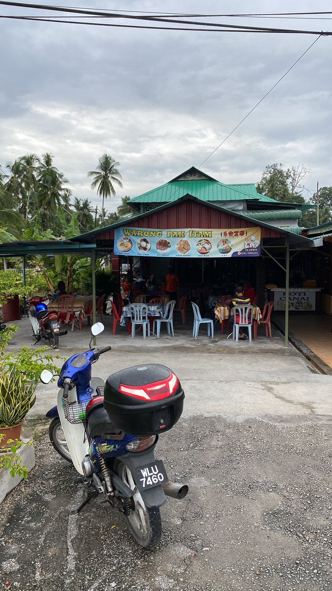 adzman86's tweet photo. Orang Bagan Datuk ada tak dekat-dekat sini? Jom sarapan๐ #HARAPANBaganDatuk #Sam4BaganDatuk #P075 https://t.co/xxQ8s6nYP5