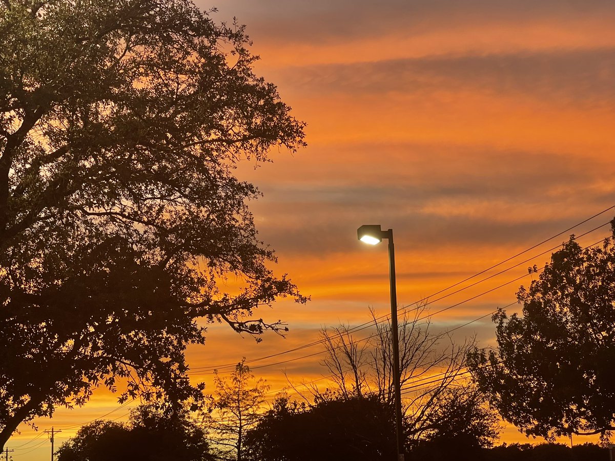 ChikageWeather's tweet photo. π
#Atx #atxwx #cbsaustinwx #atxsunset https://t.co/l9sEwnBaRL