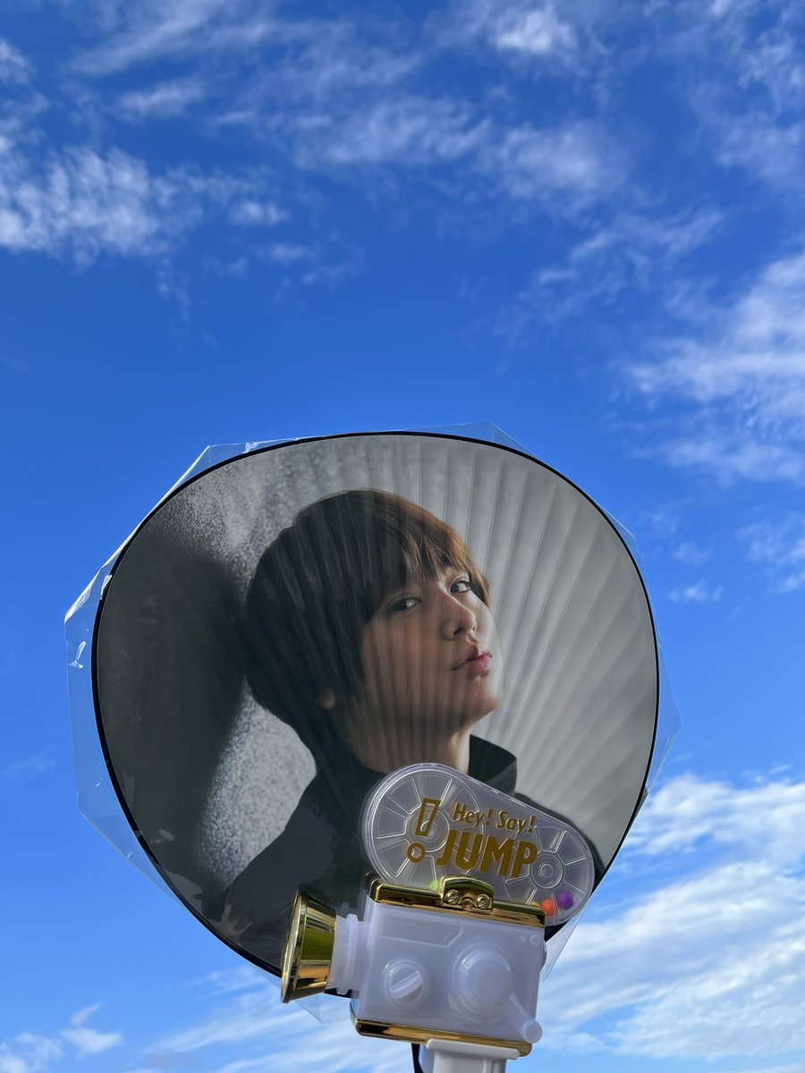 natudonaino's tweet photo. せんすおあらぶ以来のエコパだけど、お天気も晴れ晴れと気持ち良くて芝生でピクニックも出来るから好きー🍀会場の席もどこも見やすいと思うのよ☺️
本当久しぶりに会えたお友達ともニコニコ嬉し過ぎた🥰
伊野尾くんは芋ようかんと撮っても映える‼️(笑) https://t.co/64LpxMzJok