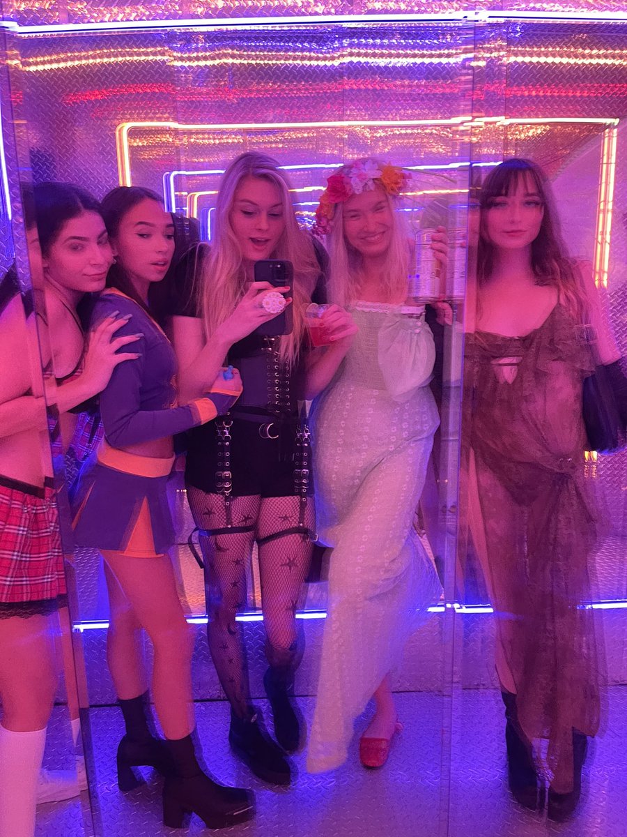 Amber Moore on Twitter "Last nights party💜🖤"