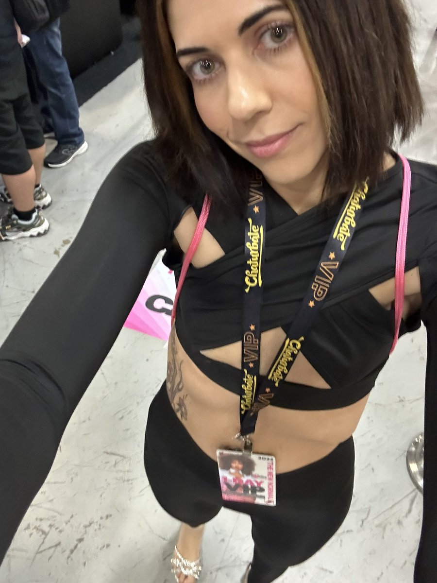 shykittygirl05's tweet photo. #exxxotica #exxxoticanj #exxotica #exxxoticaexpo #modelsearch #newmodel #modelforhire #newmodelface https://t.co/eM0w9oI6Kx