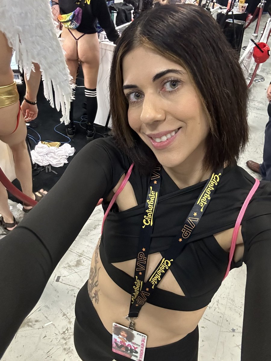 shykittygirl05's tweet photo. #exxxotica #exxxoticanj #exxotica #exxxoticaexpo #modelsearch #newmodel #modelforhire #newmodelface https://t.co/eM0w9oI6Kx