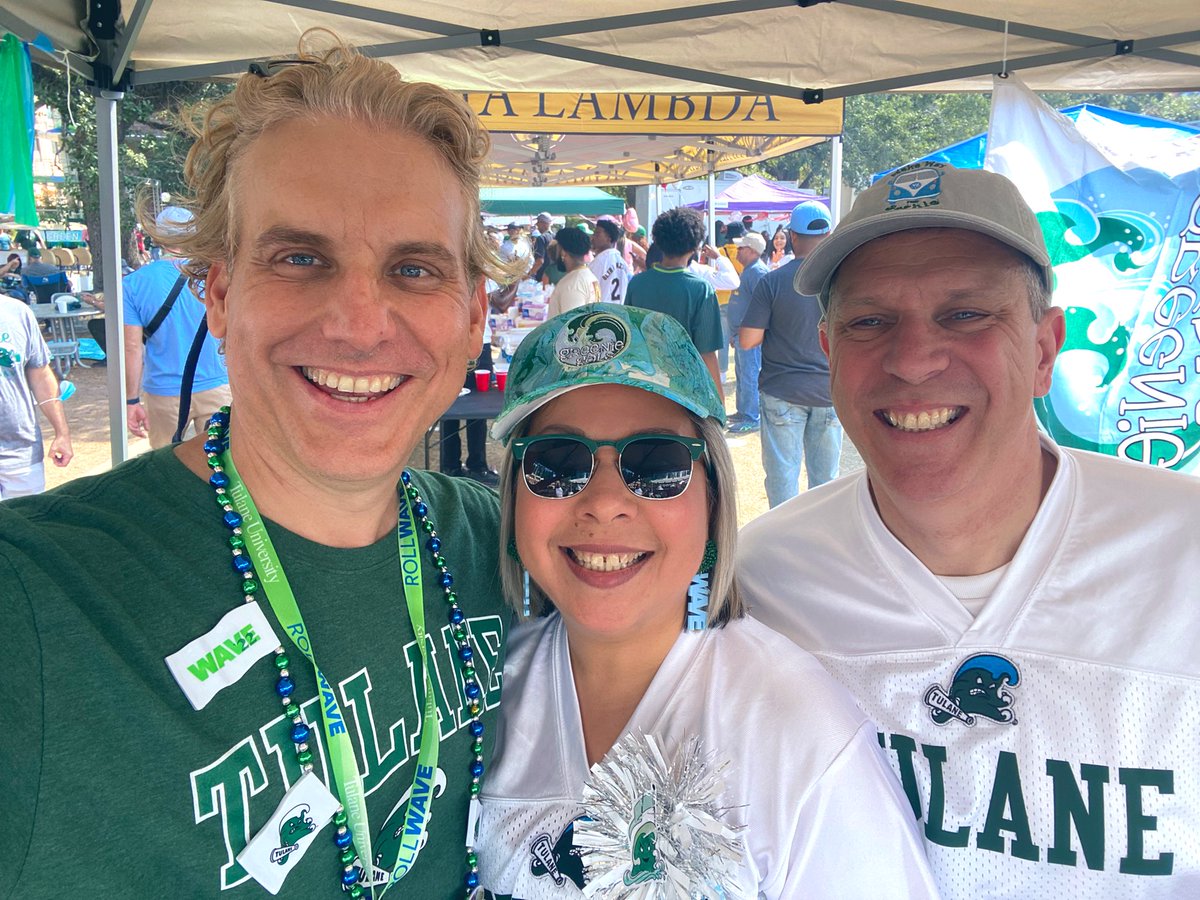 LarryConnelley's tweet photo. Love the people of #Tulane. Homecoming is a celebration of our unique culture. #RollWave #TUWave22 https://t.co/MVYFc7RCgz