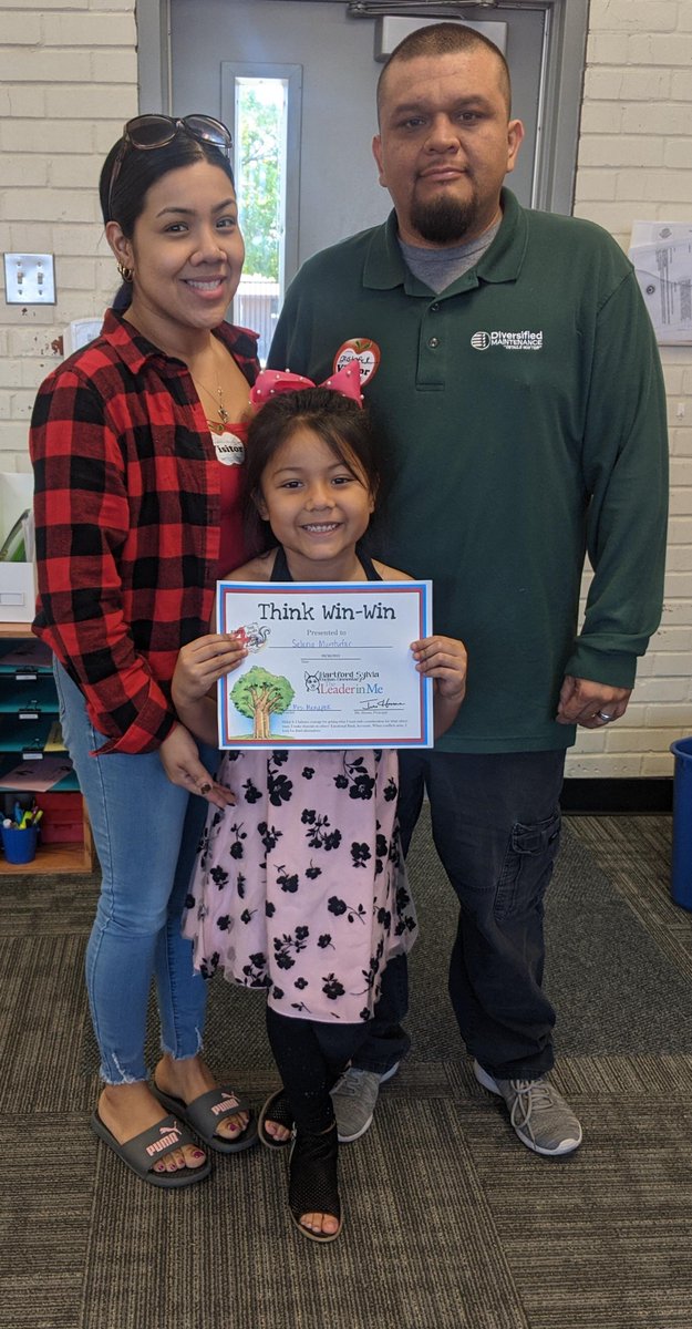 HartfordSEH's tweet photo. Congratulations to all of our Husky Leadership Winners for First Quarter!  We have a school full of amazing Leaders!  @cusd80 #wearechandler #hartfordhuskies https://t.co/m72X7ven6H