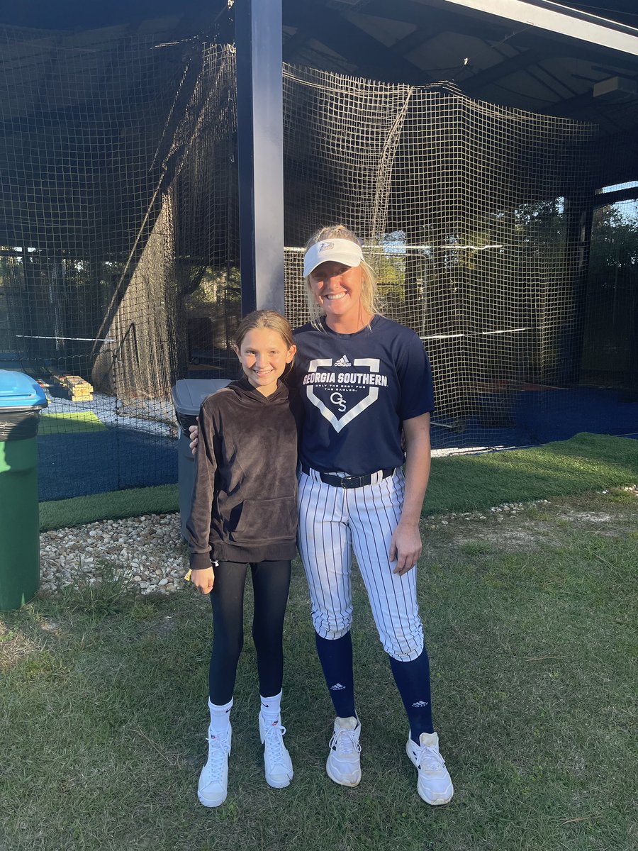 So thankful to have the future stars of <a href="/VidaliaSoftball/">Vidalia Softball</a> watching our games today!! Forever grateful for all the support and love from my Vidalia family! #OnceAlways🏹🏹