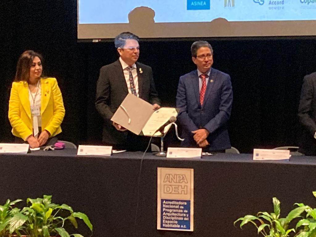 FCARMNacional's tweet photo. El presidente de la FCARM Arq. Marco Vergara Vázquez asistió a la ceremonia magna de entrega de reconocimientos de acreditación del ciclo 2022 de #ANPADEH que preside el Arq. Ginés Laucirica Guache.
#somosFCARM #ComunicaciónFCARM #arquitectura https://t.co/Xr5lorcJWE
