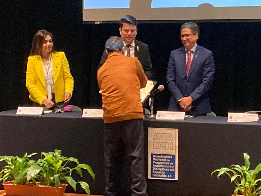 FCARMNacional's tweet photo. El presidente de la FCARM Arq. Marco Vergara Vázquez asistió a la ceremonia magna de entrega de reconocimientos de acreditación del ciclo 2022 de #ANPADEH que preside el Arq. Ginés Laucirica Guache.
#somosFCARM #ComunicaciónFCARM #arquitectura https://t.co/Xr5lorcJWE