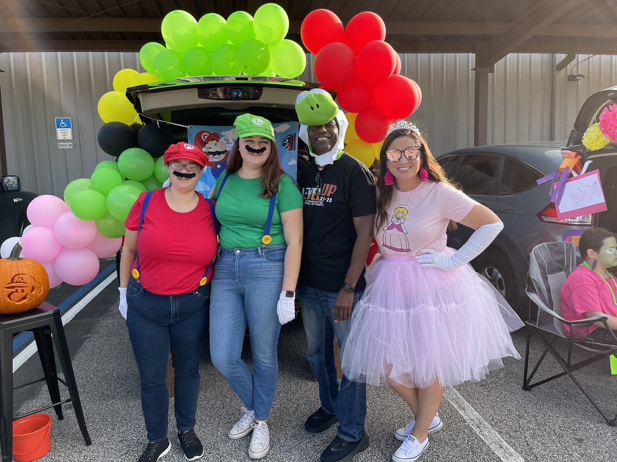 IvyHawnMath's tweet photo. The Middle School Math Department had an absolute blast at trunk or treat tonight! https://t.co/pmKtZXiOvt
