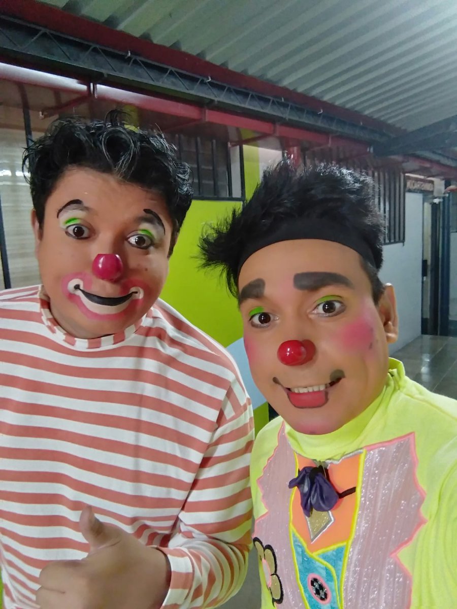 HenrytazTaz's tweet photo. Después de más de 2 años de no personificar al payaso tazito,este día regresamos a celebrar el día del niño y la niña con @FUNCIR, la pasamos muy bien. https://t.co/M1rFsFPRI9