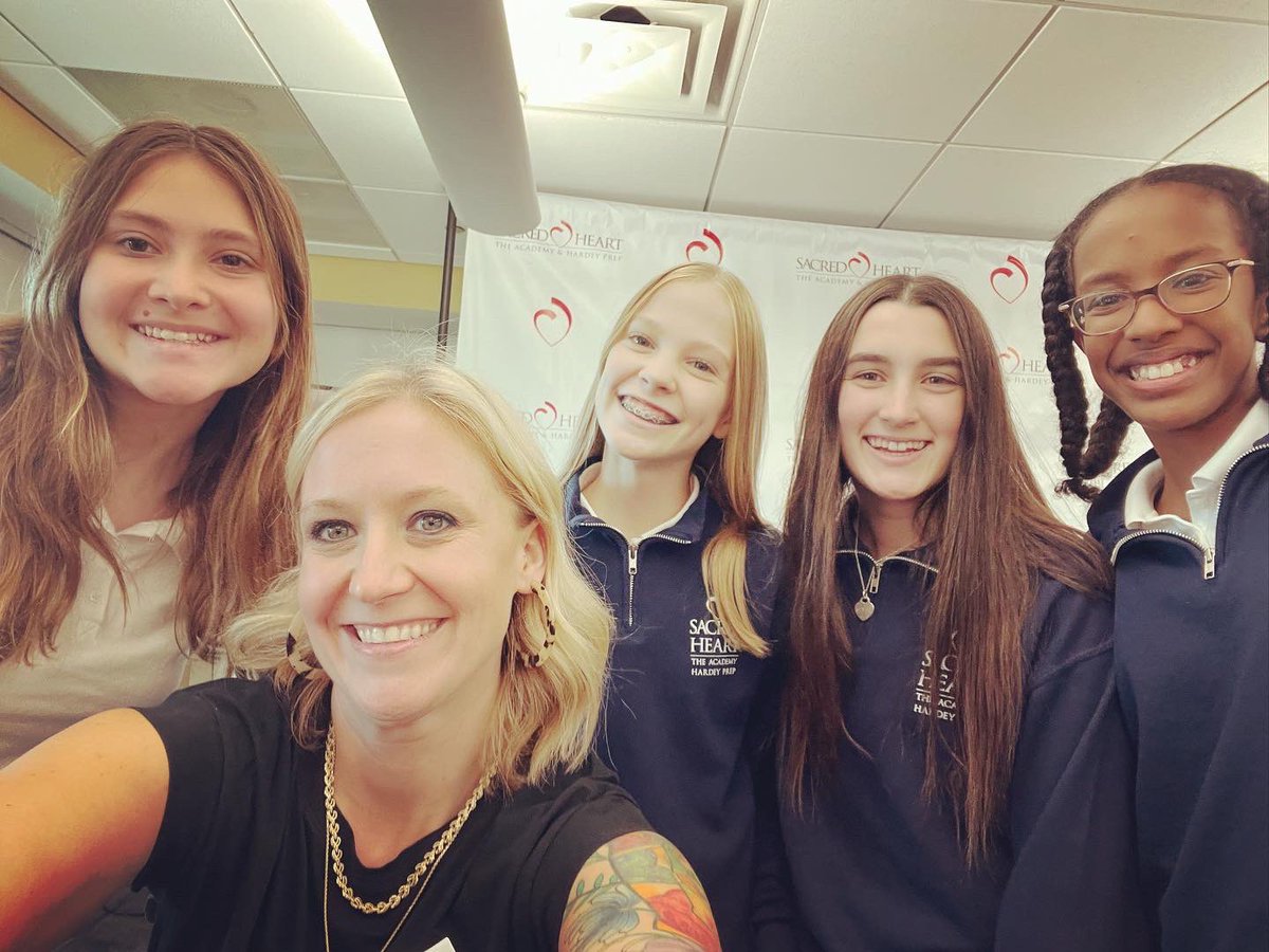 CAlifirenka's tweet photo. Loved meeting you all #sacredheartschool ! #iwillalwayswriteback https://t.co/L6UJrchYLA