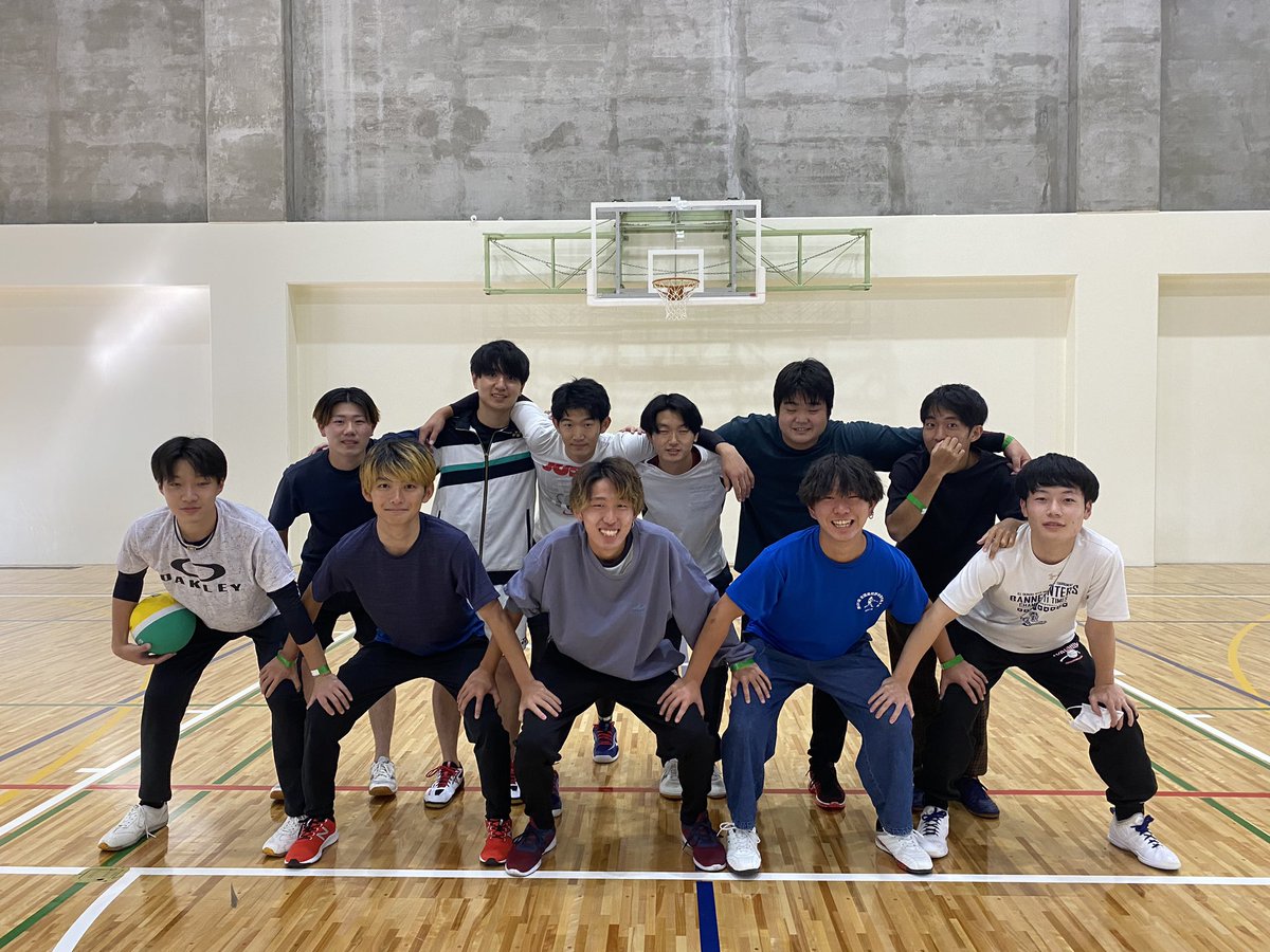 kurasai_38's tweet photo. 2日目運動会！9:15〜
ドッチボール🏐

🔥医学部vs歯学部薬学部🔥 https://t.co/ZezuTpw0Mq