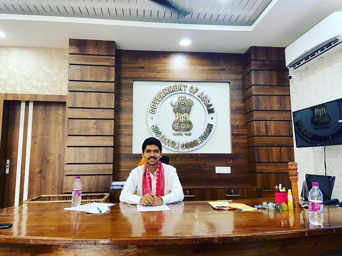ItRohit45's tweet photo. Congratulations sir, On Taking charge as the sub divisional Officer (Civil) of Gossaigaon sub Division @aranyaksaikia #FirstCharge #IAS #CivilServiceOfficer
❤ https://t.co/EZkwpPZjE2