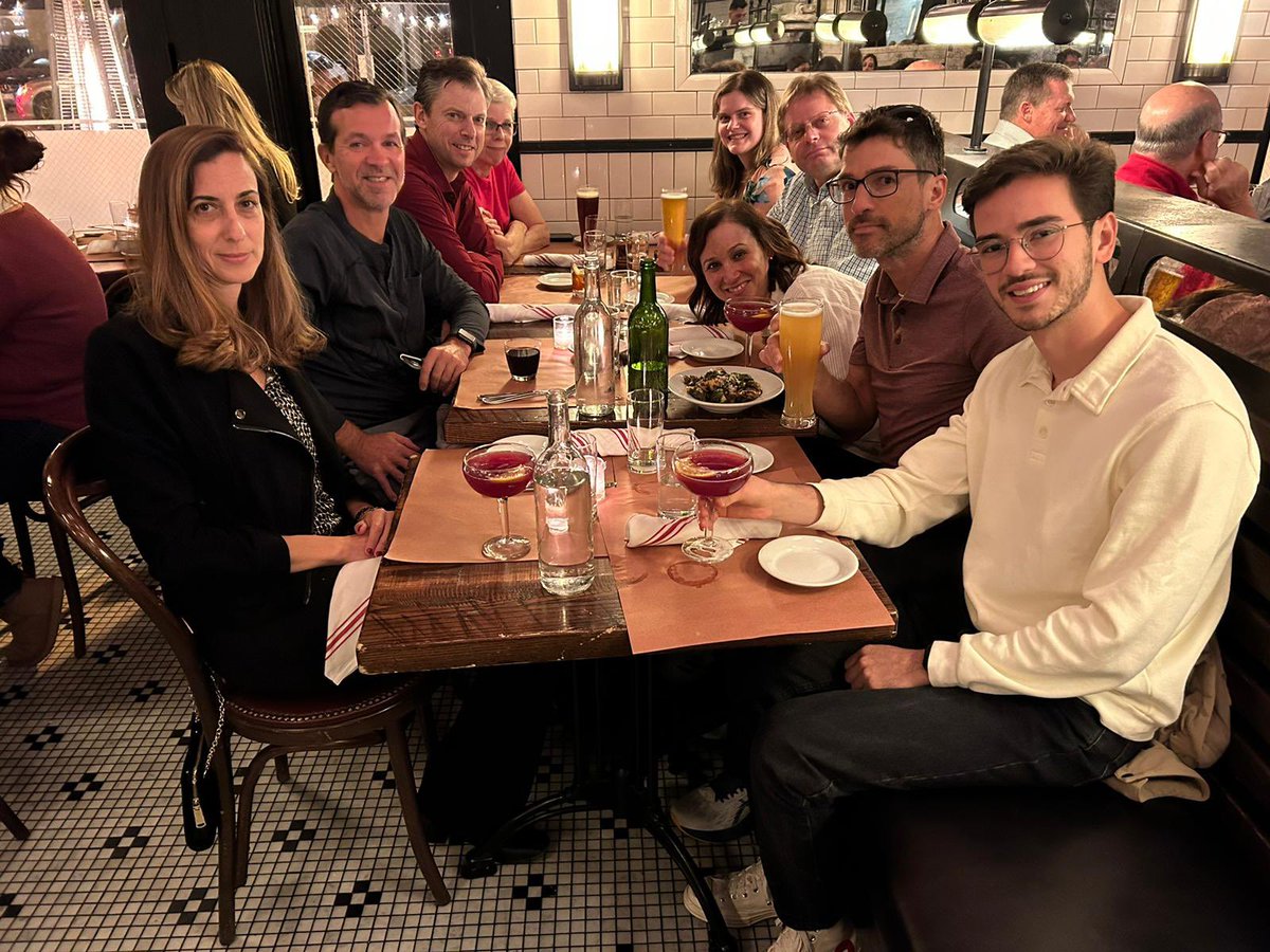 Dinner with the @jmilabs crew @IDWeek2022!! After a job well done: 30 posters, 1 oral poster, 1 presentation and multiple client meetings ❤️❤️❤️❤️