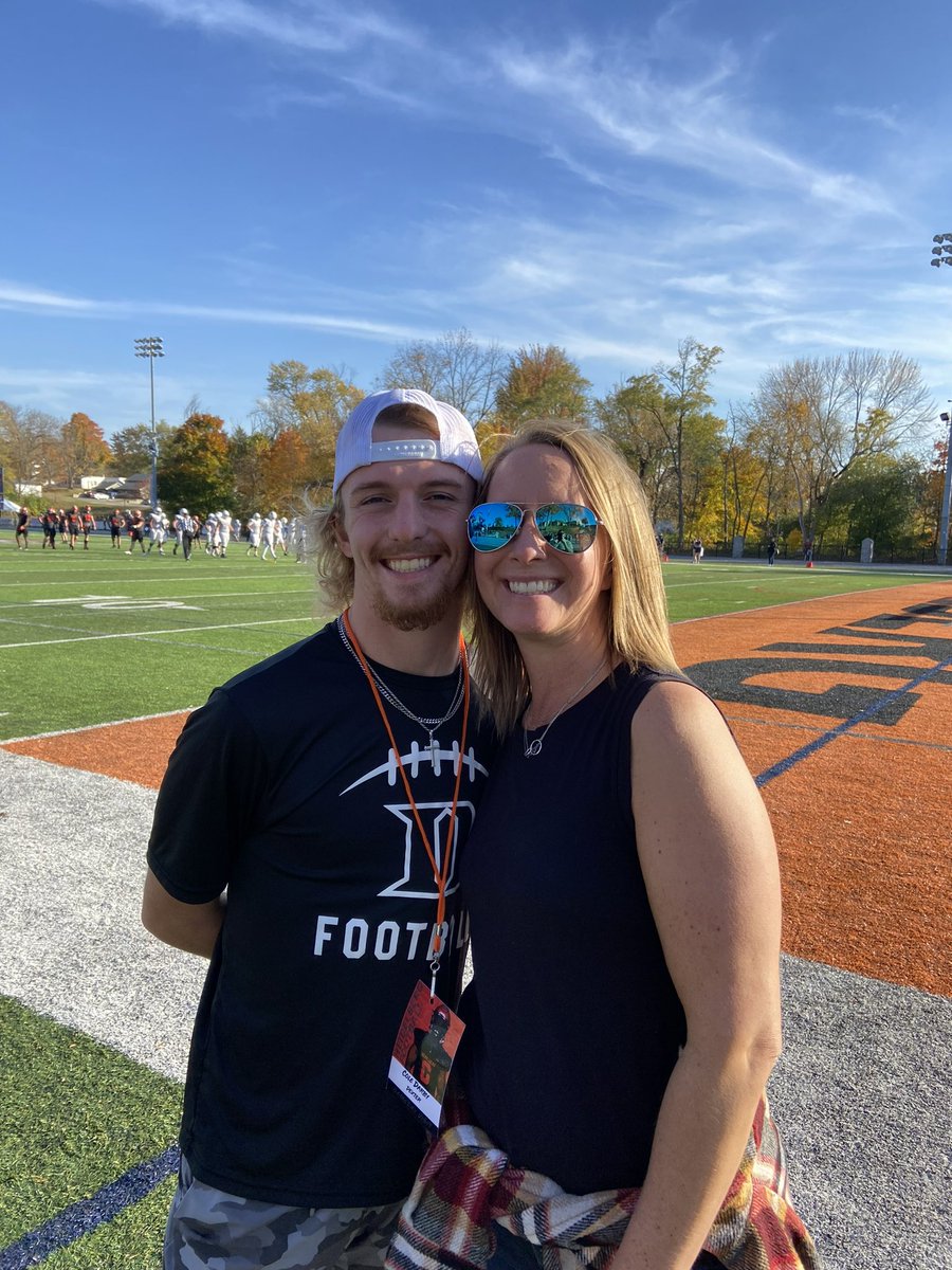 cole35352381's tweet photo. Thank you @BergFootball for inviting me down to the castle! Had a great time meeting players and coach’s! @CoachAvila50 @Coach_Donaldson https://t.co/Q6fe77LrIi
