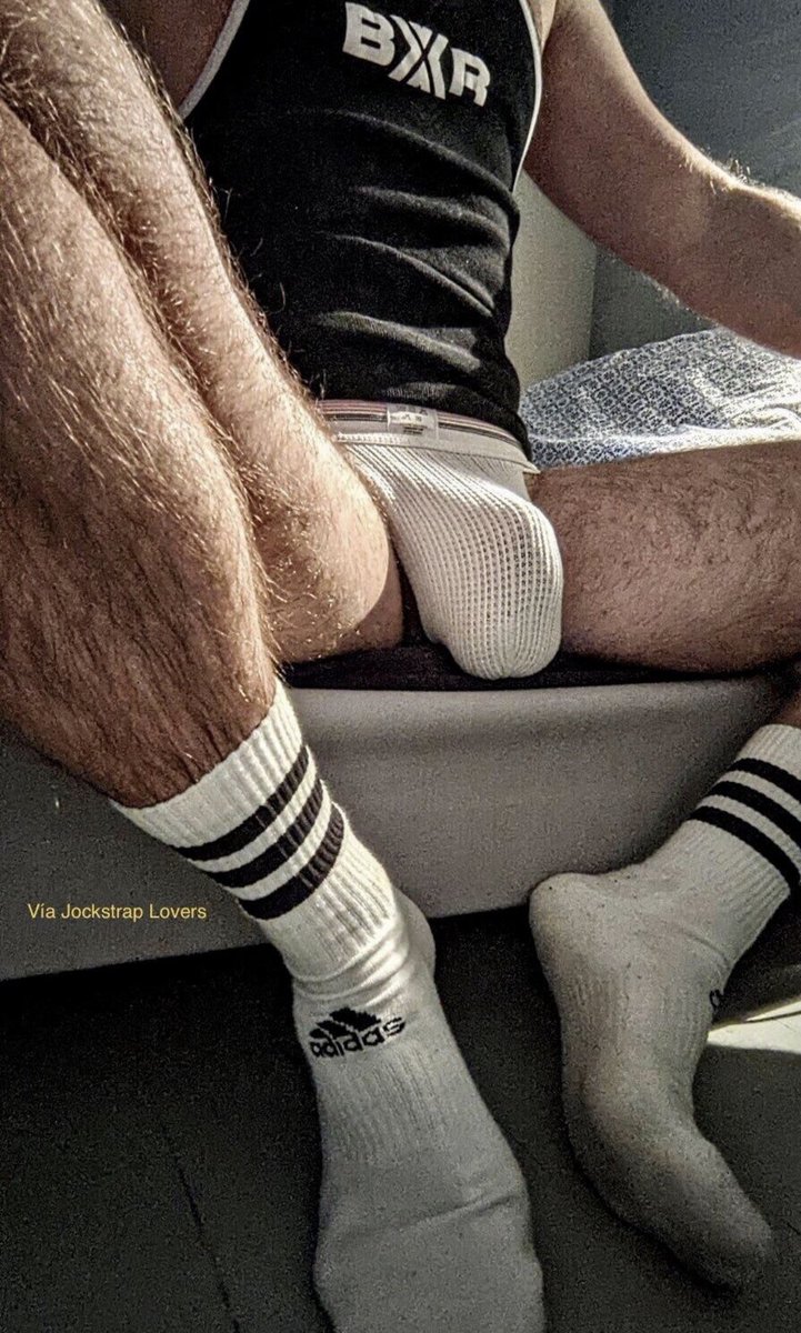 MarcM01855175's tweet photo. A hairy man is the sexiest thing alive https://t.co/M6L6LZjDl2