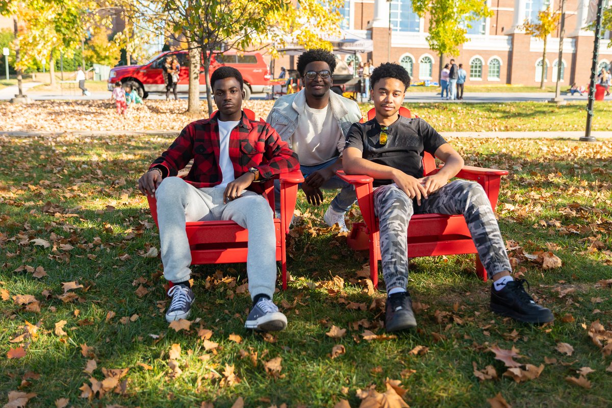 ShenandoahU's tweet photo. All the fall vibes from Fall Fest 💙❤️ #shenandoahuniversity #mysuview https://t.co/WMuZmG9RYG