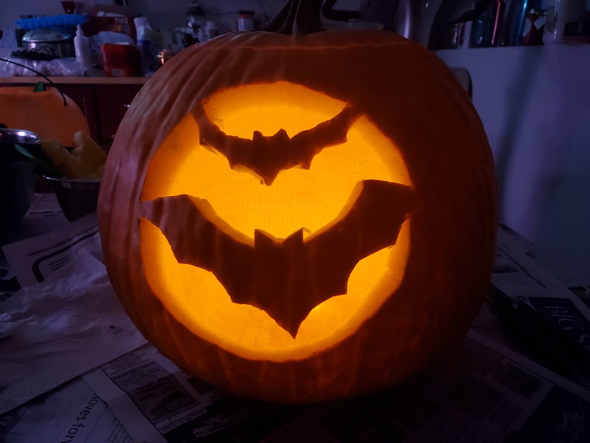 Leamony's tweet photo. My pumpkin this year 🎃 https://t.co/mOS2WLzOOH
