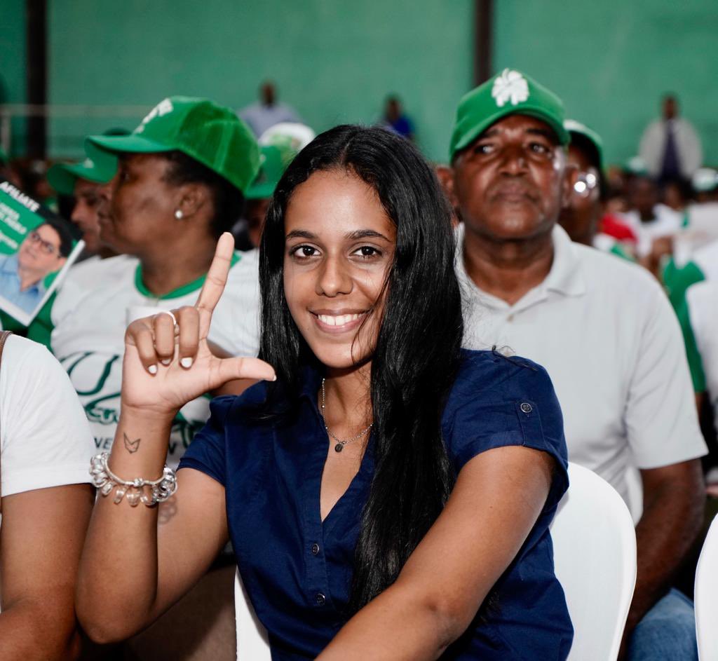 LeonelFernandez's tweet photo. Magnífico encuentro en #SantoDomingoOeste, donde hoy continuamos nuestro proceso de consolidación y crecimiento de las estructuras de la #FuerzaDelPueblo, con la juramentación de más de 2 mil nuevos integrantes. 
Bienvenidos al partido de de la esperanza.
#SeguimosCreciendo https://t.co/Mvy4C6QI4w