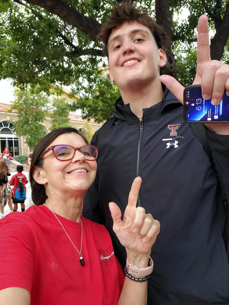 GruvyGurl's tweet photo. I love the #OLINE!!! And Matt Keeler definitely brings the swagger! Great job today, @matt_keeler1 #WreckedWVU! #Homecoming2022 #ItsMyBirthday! #LoveTech #SportsExtragavanza #LuckiestGurl
😁🎂🎶🎁🎈👆🏼🎉🥳🏈 https://t.co/pkCYzrWhs7