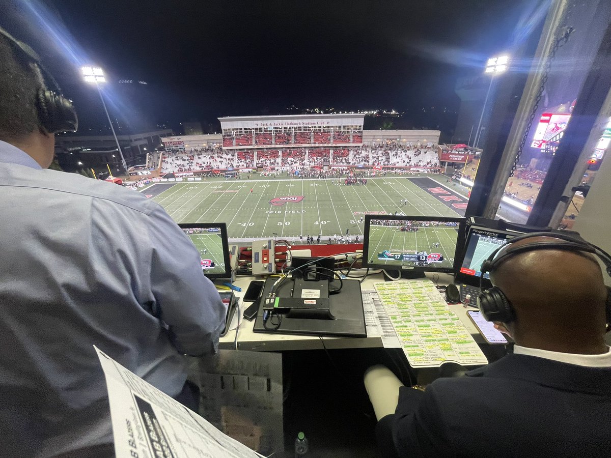 ChasingSnyder's tweet photo. Two games. Two levels. 24 hours. From Bowling Green, KY to Cypress, TX. Thanks to @Texan_Live, @dctf, and @alexdelbarrio for allowing me to do what I love. Watch Cy Falls/Cy Springs right now on https://t.co/PFMb9yQ2qo https://t.co/v2rCc1FiLn
