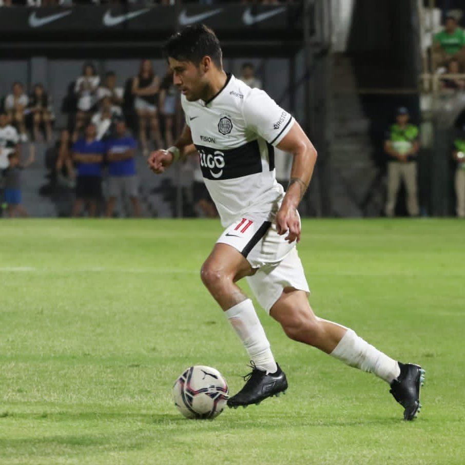 pasionestudiopy's tweet photo. Otro PARTIDAZO de Iván Arturo Torres 1️⃣1️⃣
Cada RT es un aplauso para #TitoDios 👏
#PilsenOlimpia ⚪️⚫️⚪️ https://t.co/to18Ugoesk