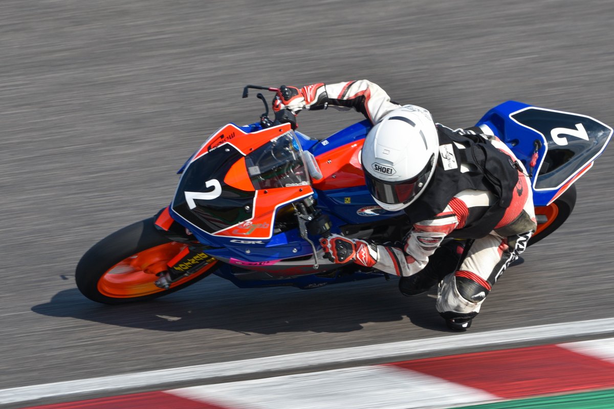 cbr1000rrkokai's tweet photo. 昨日の鈴鹿🏍️💨
#鈴鹿サンデーロードレース
#CBR250R
#CBR250RR
#motolab-ej https://t.co/8WPnwDmULc