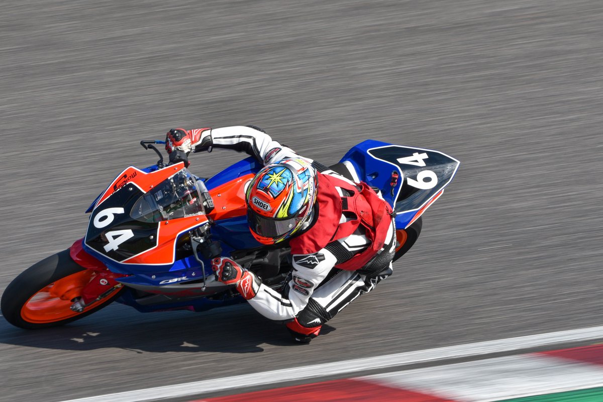 cbr1000rrkokai's tweet photo. 昨日の鈴鹿🏍️💨
#鈴鹿サンデーロードレース
#CBR250R
#CBR250RR
#motolab-ej https://t.co/8WPnwDmULc
