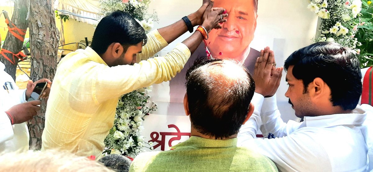 BKYADAY's tweet photo. पूज्य नेता जी के जाने से आज सब अधूरा सा लग रहा हैं,
@MPDharmendraYdv 
@yadavakhilesh https://t.co/Ao6FVjhAW9
