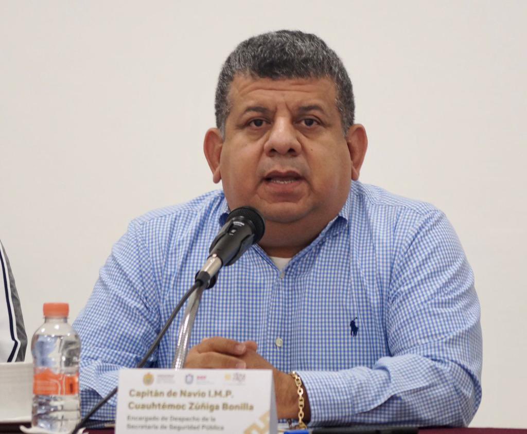 SP_Veracruz's tweet photo. La unidad y suma de esfuerzos es lo que distingue a nuestra gran corporación, en ese sentido este día el encargado de despacho de la SSP, Cap. de Navío I.M.P. Cuauhtémoc Zúñiga Bonilla, sostuvo reunión con las y los titulares de cada una de las áreas que conforman la institución. https://t.co/bAMyDhoK7u