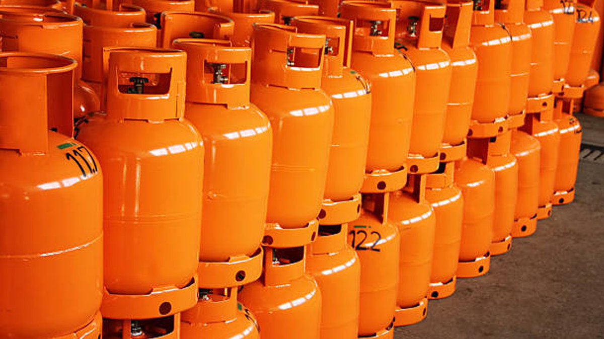 aasiri's tweet photo. غاز الطبخ Liquid petroleum gas LPG

الغاز المستخدم في المنازل لاغراض الطبخ يتكون من مركبات هيدروكربونية تتكون من البروبان والبيوتان ويستخرج من البترول الخام والغاز الطبيعي.وهما غازات لا رائحة لهما ويتم اسالتها تحت ضغط مرتفع
#الكيمياء  #معلومات_كيميائية #الكيمياء_في_حياتنا https://t.co/Fs3YffjUrI