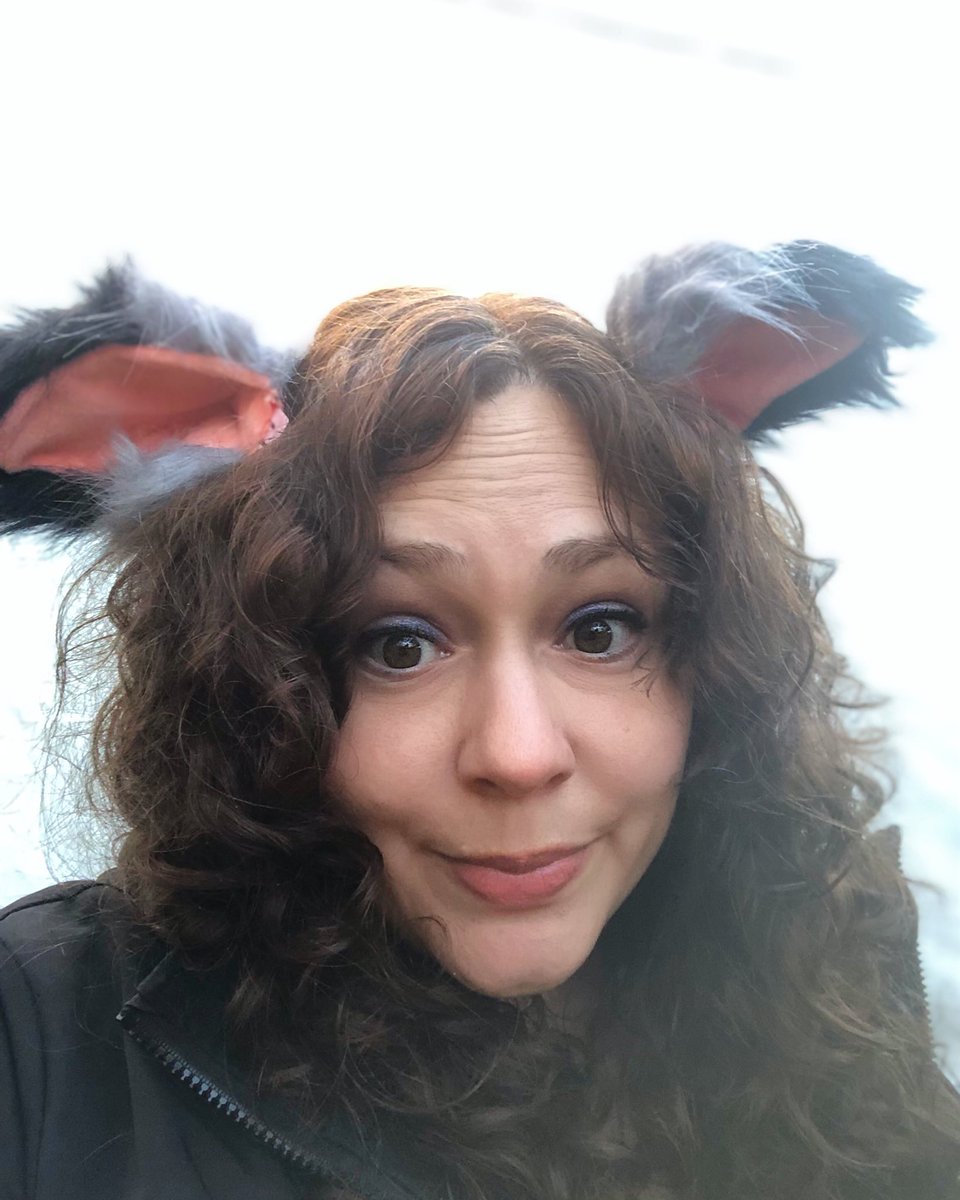 seattlescreams's tweet photo. Swear-wolf.
#whatwedoinshadows #summerofhorror #nightofathousandscares @rhysiedarby https://t.co/cM1Z6hpOBN