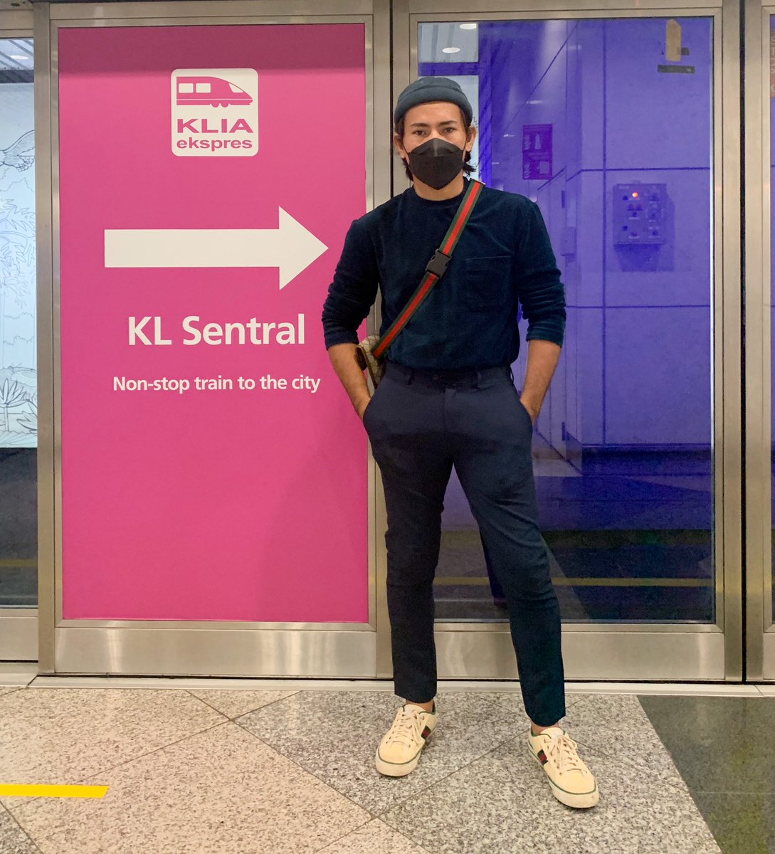 Rupanya ramai yang masih tak tahu travel long haul flight punya hacks. Benda remeh yg sangat membantu jadikan perjalanan berbelas jam jadi selesa. Kalau ada yang nak tahu saya boleh buat thread.