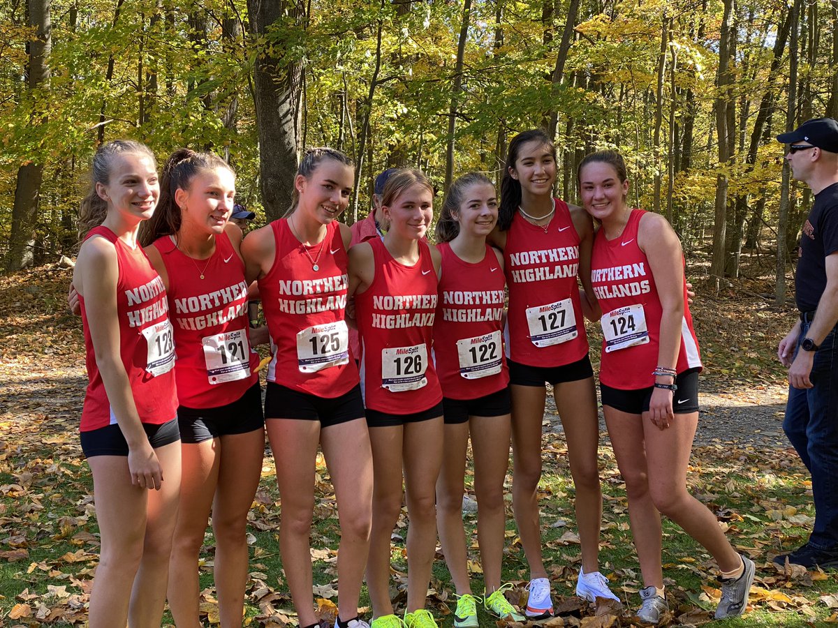 Bergen County MoC Champions!!!! Girls capture the title for the first time since 2017 lead by Allie Courtney (3rd!!) and Autumn Ritter (6th!!). NH places 5 in the top 25 - Sadie Meloro (17th), Farrah Dello Russo (23rd) and Becca Maclaren (24th)! <a href="/NHRHS_Athletics/">NH Athletics</a> <a href="/njmilesplit/">MileSplit New Jersey</a>