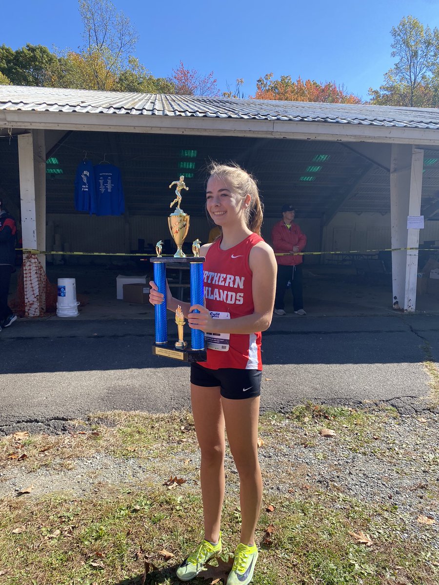 NHRHS_XC's tweet photo. Bergen County MoC Champions!!!! Girls capture the title for the first time since 2017 lead by Allie Courtney (3rd!!) and Autumn Ritter (6th!!). NH places 5 in the top 25 - Sadie Meloro (17th), Farrah Dello Russo (23rd) and Becca Maclaren (24th)! @NHRHS_Athletics @njmilesplit https://t.co/69wv52beYA
