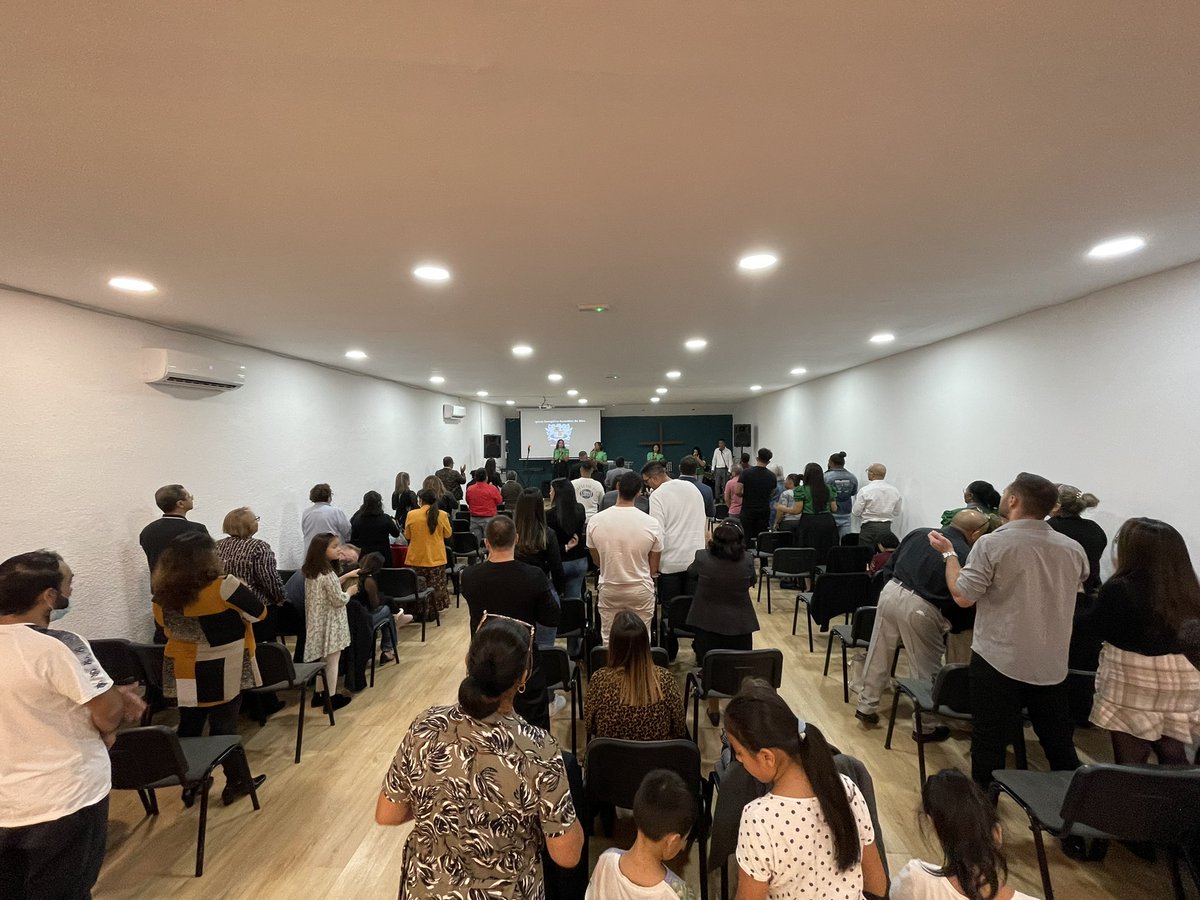 Grande noite em Madrid! Deus abençoando! Somos Luz do mundo! E não iremos nos esconder! LOUVADO SEJA DEUS

#assembleiadeDeus #JesusCristo #GloriaDeus #Biblia #DeusSanto #irmaosReunidos #Madrid #MisionEuropa #Europa #do #SenhorJesus