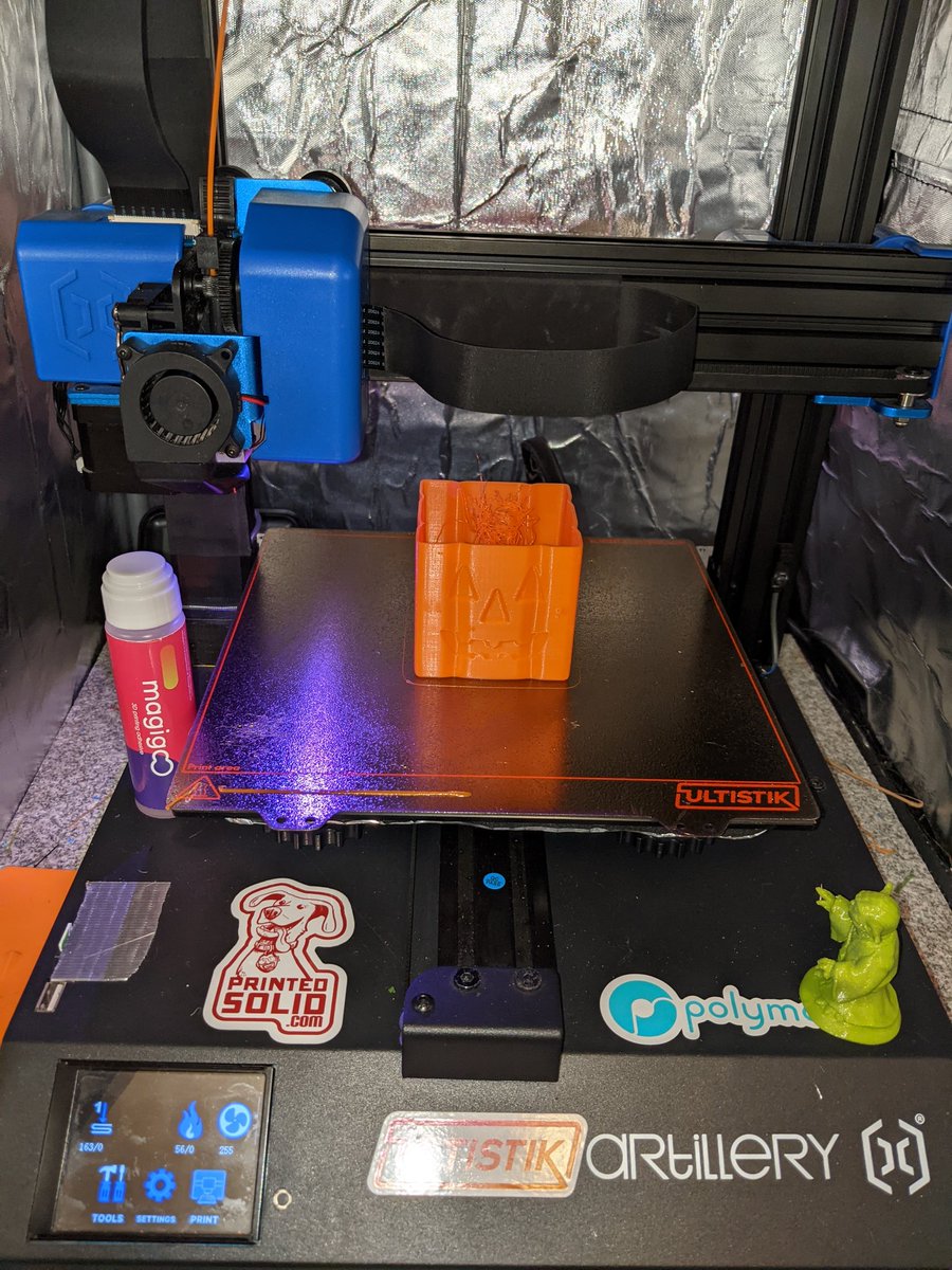 kareese's tweet photo. So i was going to take a nap... I guess i was making some spaghetti
I present the scariest Halloween decoration of all time a baby spaghetti monster.
And I got an awesome Halloween pen holder 😎
#3Dprinting #NotaFail https://t.co/pL3JKckTI6