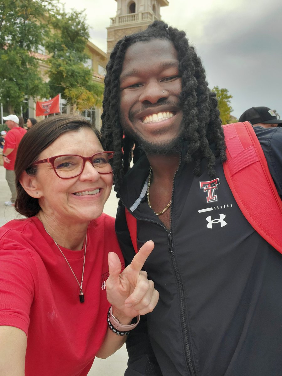 GruvyGurl's tweet photo. Great performance today, @Sarodorick!!! Thanks for the #BirthdayWishes!!! #ItsMyBirthday! #LoveTech #SportsExtragavanza #LuckiestGurl #LoveTech
😁🎂🎶🎁🎈👆🏼🎉🥳 https://t.co/wF6wMDkm6Q