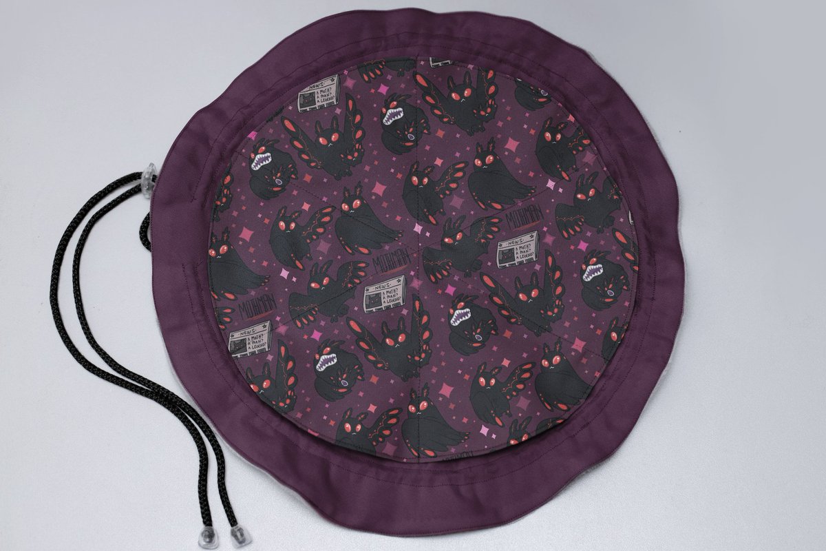game_fancy's tweet photo. New velvet #mothman #dnddicebag with 6+1 pockets! It's will be new bestseller I think, ha-ha. Welcome to my #dicebag shop https://t.co/GIxsZHsCmg https://t.co/fqNYFDwg1i