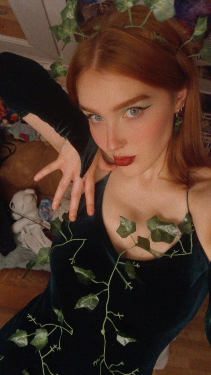 heaartbreak's tweet image. :) poison ivy slay