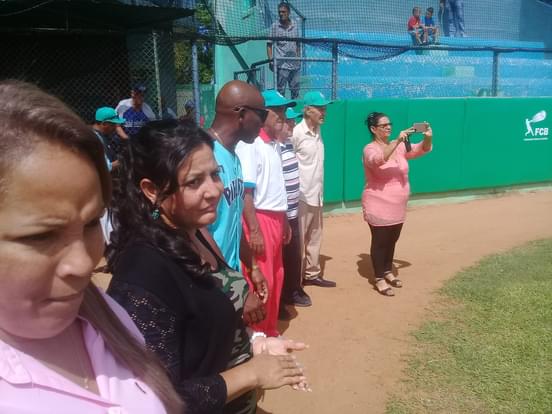 OdalisPrezMach1's tweet photo. ¡Comienza la pasión! con la apertura de la Liga Élite,
Tabacaleros VS Centrales en el #CristobalLabra. Presentes veteranos del béisbol que participaron en el primer equipo pinero que participó en series nacionales y representantes de la dirección del territorio. @CubaSNTECD https://t.co/7qEzQYlEVg