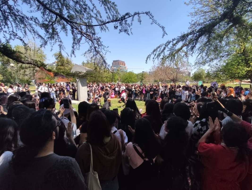 StrayKids_97's tweet photo. Evento de Stray kids hoy en santiago, chile❣️fueron más de 300 personas y fue un gusto participar de la organización ❤️

#StrayKids #chile #skz #스트레이키즈 https://t.co/wJEDU3qRVJ
